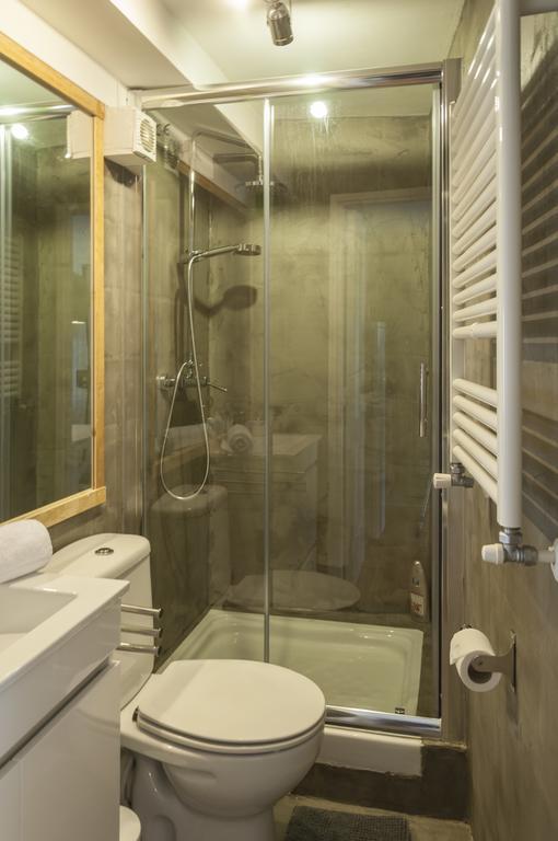 Contemporary Lisbon Apartment In Historical Chiado Exterior photo